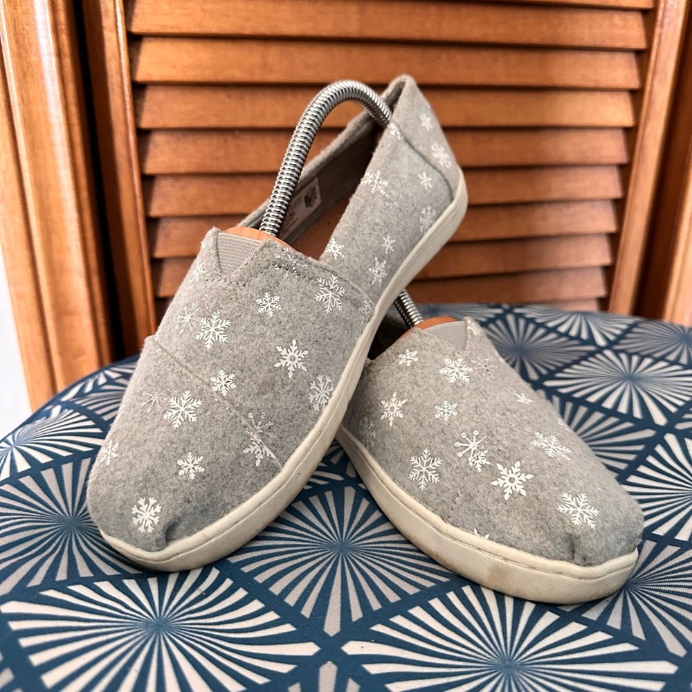 Like new snowflake Toms